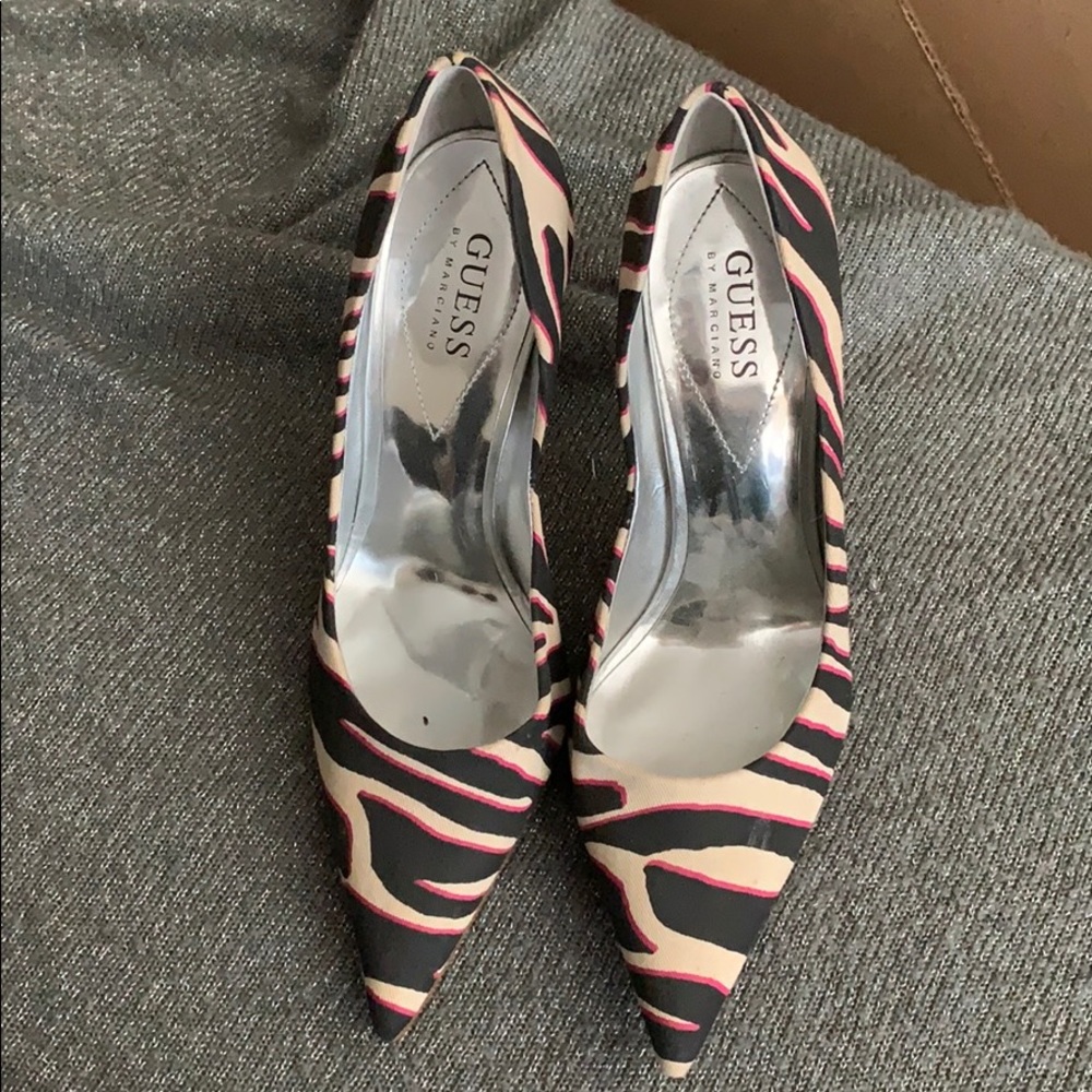Guess Carrie Pump